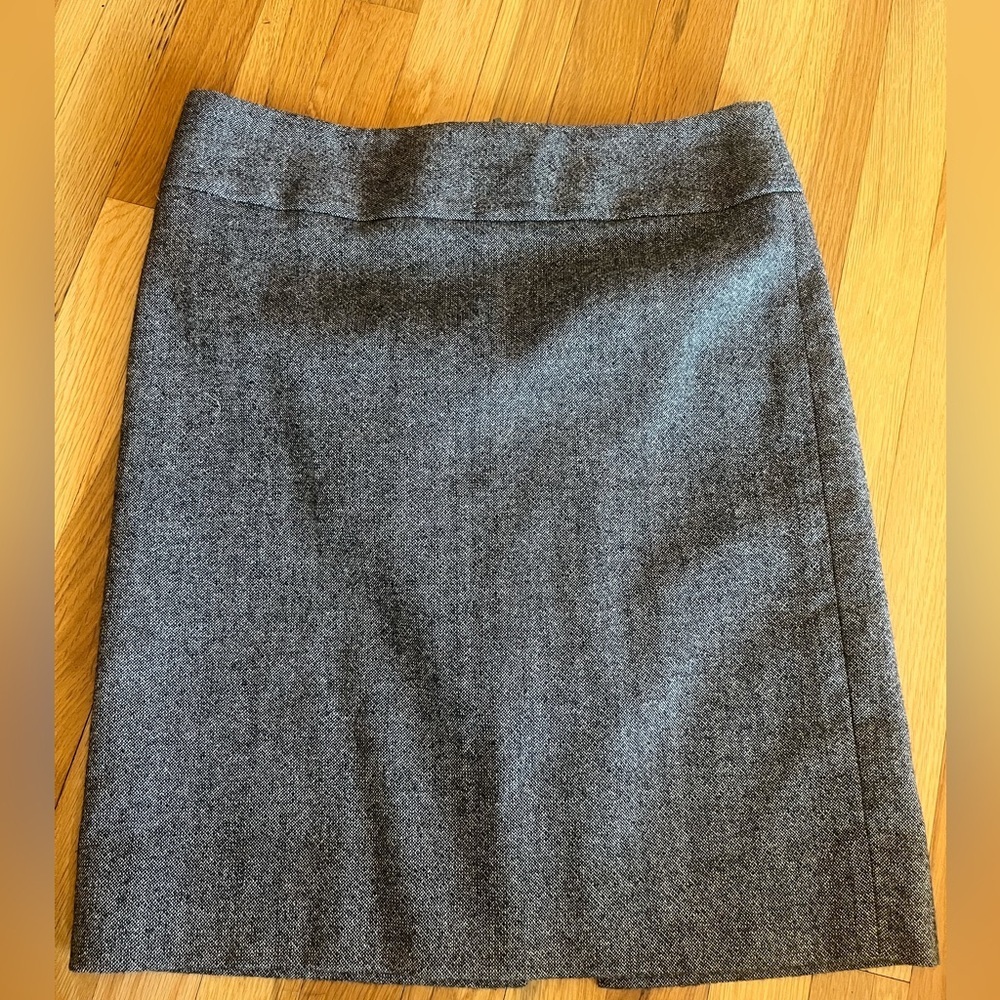 Banana Republic Size 12 tweed Skirt with Zipper